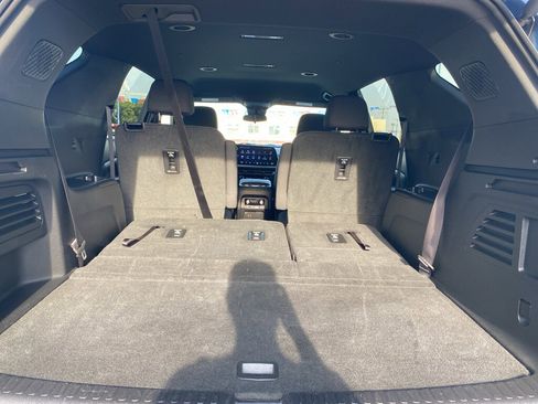 Used 2025 Chevrolet Traverse LT image 17