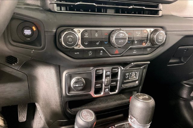 Used 2026 Jeep Wrangler Unlimited Sahara AWD/4WD image 14