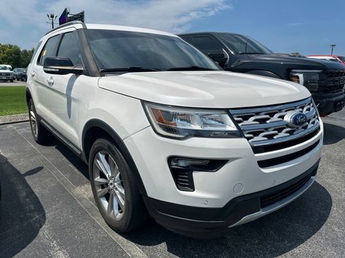 Used 2018 Ford Explorer XLT w/ Equipment Group 202A AWD/4WD image 3