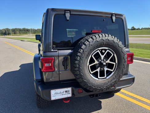 New 2025 Jeep Wrangler Unlimited Rubicon w/ Convenience Group image 10