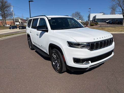 Used 2025 Jeep Wagoneer Series II image 2