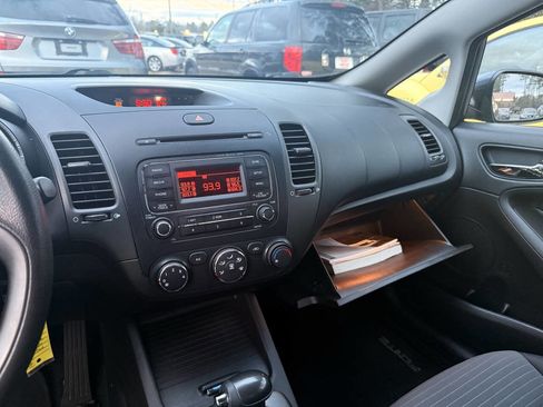 Used 2014 Kia Forte LX w/ Popular Package image 2