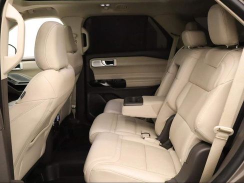 Certified 2021 Ford Explorer Platinum w/ Equipment Group 601A image 24