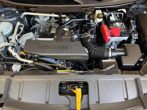 Used 2024 Nissan Rogue S FWD image 32