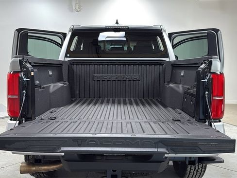 Certified 2025 Toyota Tacoma TRD Off-Road image 16