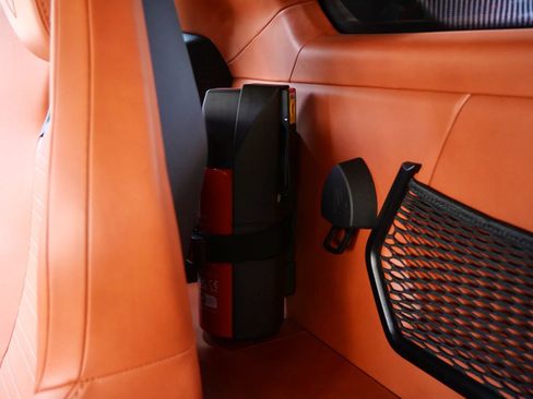 Used 2025 Lamborghini Revuelto AWD/4WD image 18