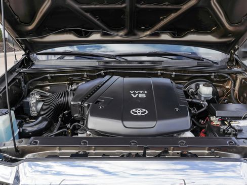 Used 2011 Toyota Tacoma 4x4 Double Cab w/ SR5 Pkg #2 image 16