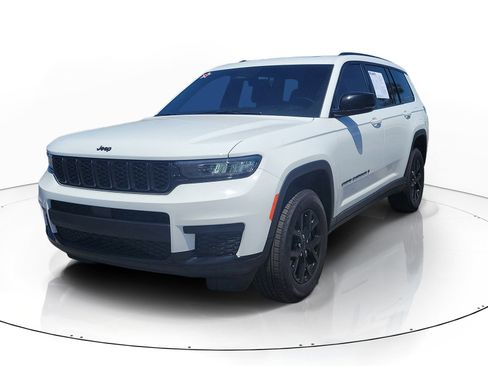 Used 2025 Jeep Grand Cherokee L Altitude image 3