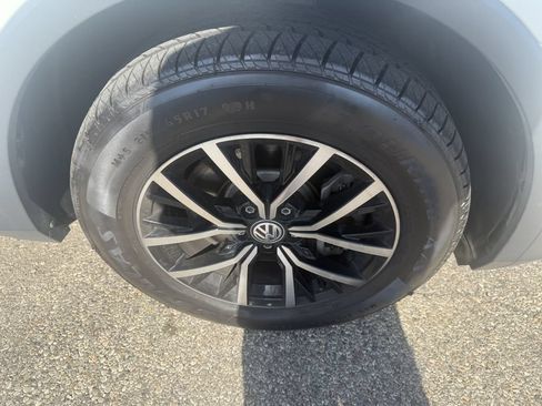 Used 2021 Volkswagen Tiguan S FWD image 19