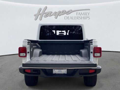 Used 2025 Jeep Gladiator Sport AWD/4WD image 5