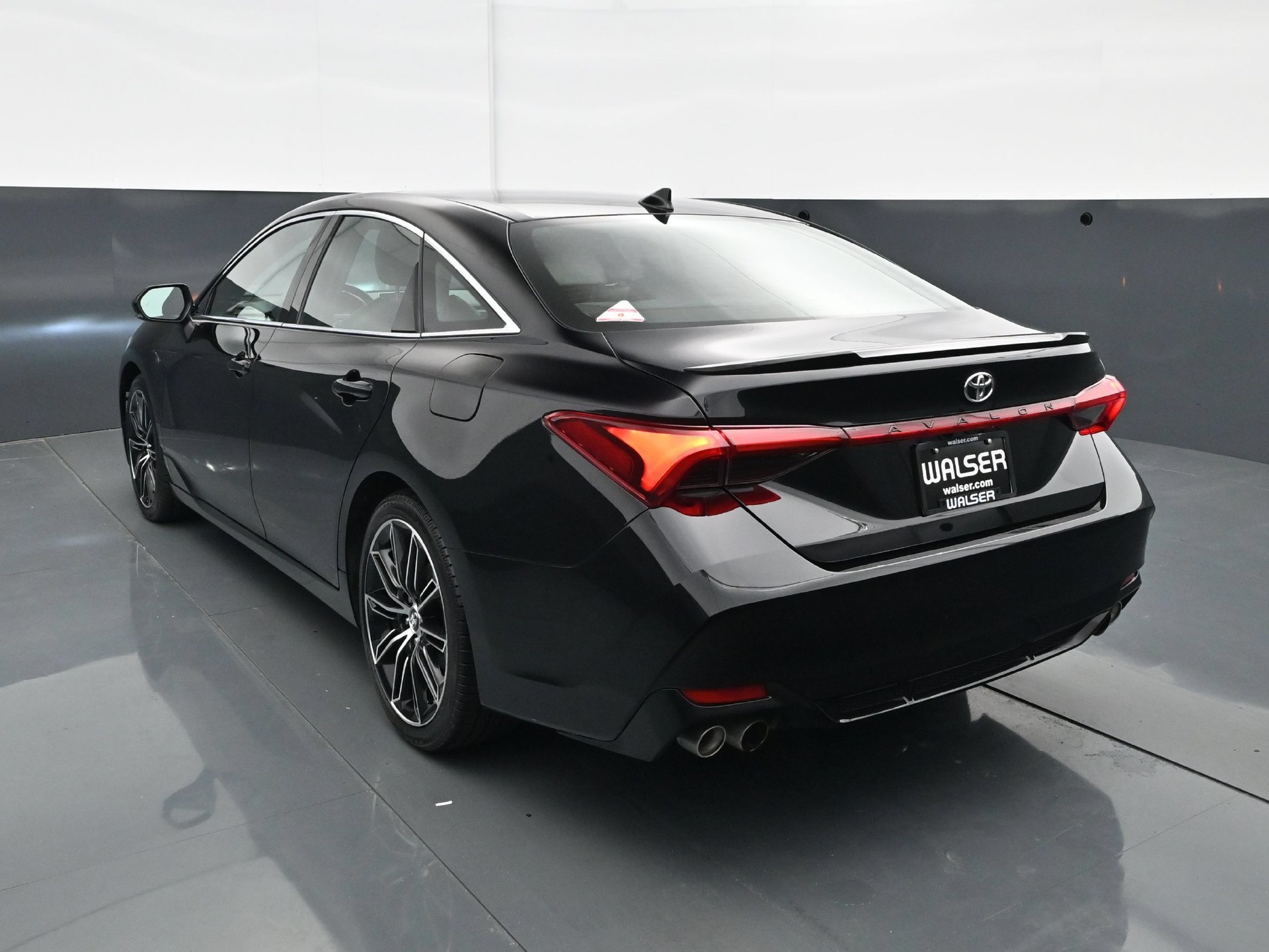 Used 2019 Toyota Avalon XSE FWD image 5