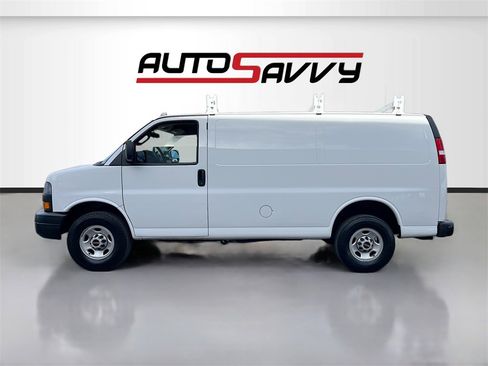 Used 2023 GMC Savana 2500 w/ Driver Convenience Package image 4