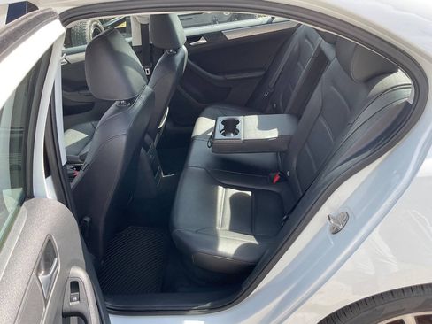 Used 2017 Volkswagen Jetta SE FWD image 16