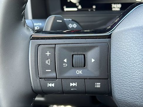 Used 2025 Nissan Rogue Platinum FWD image 21