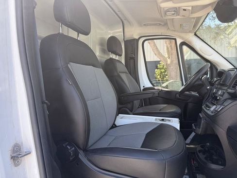 Used 2023 RAM ProMaster 2500 w/ Convenience Group FWD image 8