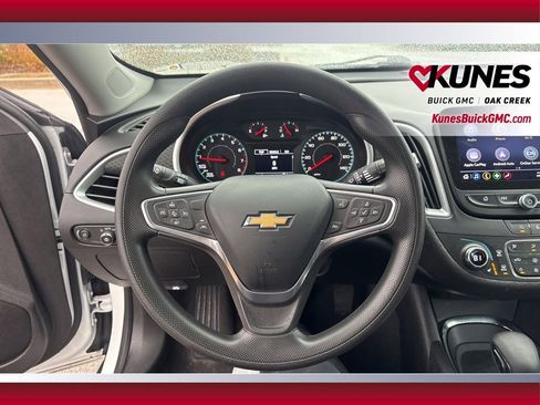 Used 2023 Chevrolet Malibu LT image 18