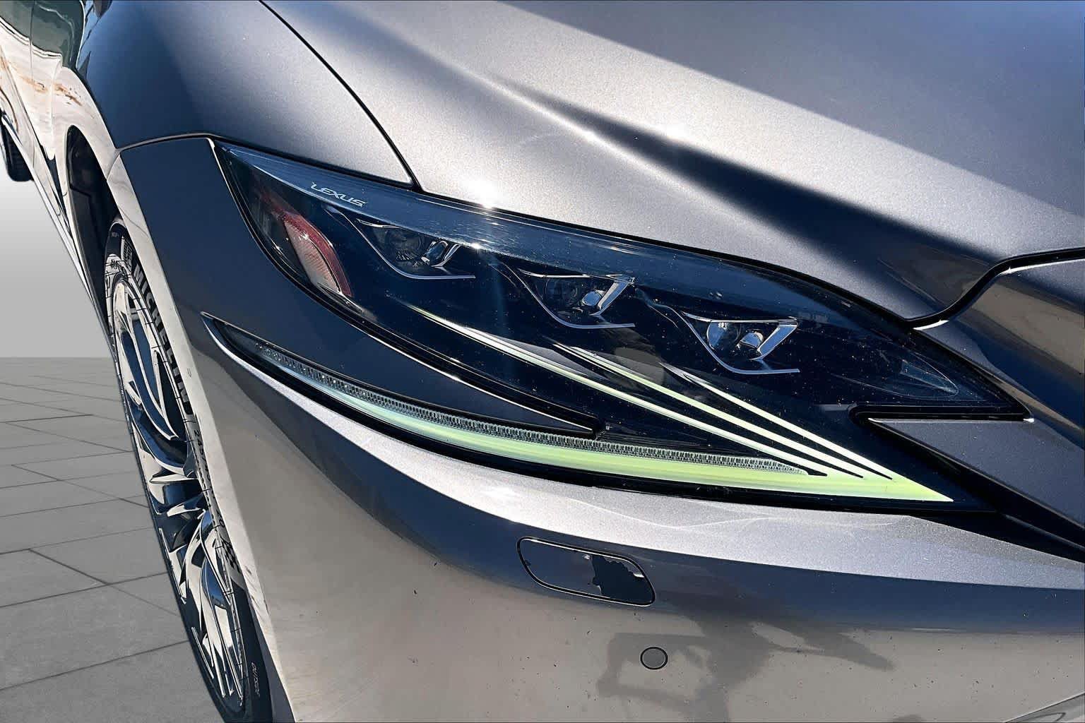 Used 2018 Lexus LS 500 w/ Luxury Package RWD image 26
