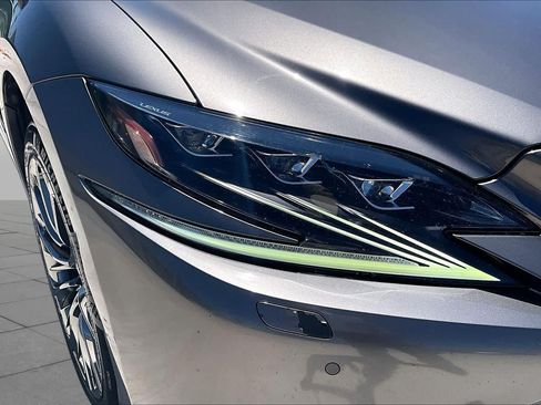 Used 2018 Lexus LS 500 w/ Luxury Package RWD image 26