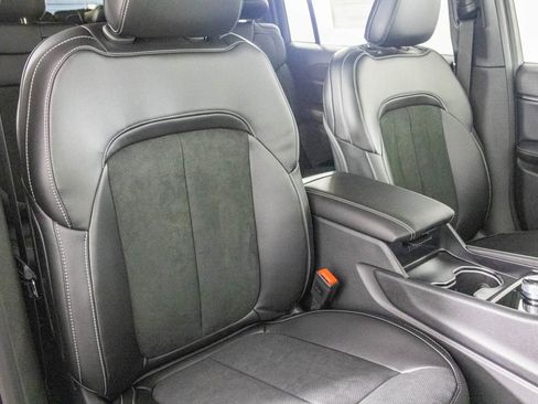 New 2025 Jeep Grand Cherokee L Altitude image 38