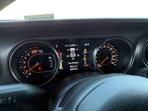 Used 2023 Jeep Wrangler Willys image 15