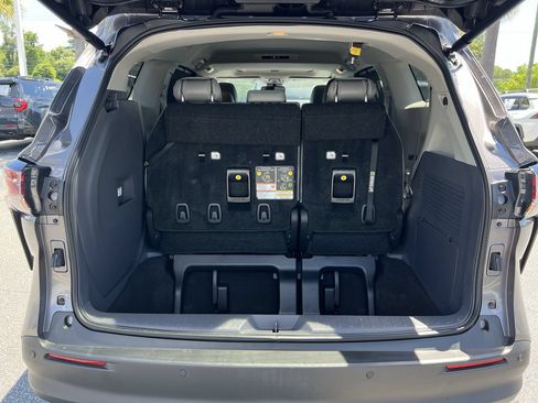 Used 2024 Toyota Sienna XLE FWD image 34