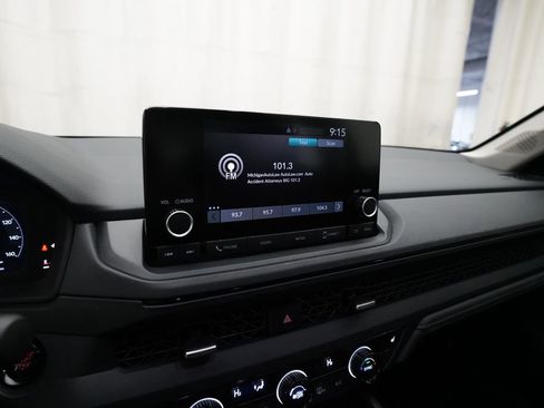 Certified 2025 Honda Accord SE image 6