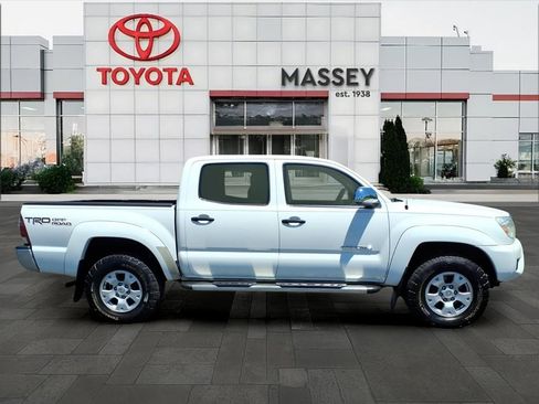 Used 2015 Toyota Tacoma PreRunner w/ TRD Off-Road Package RWD image 2