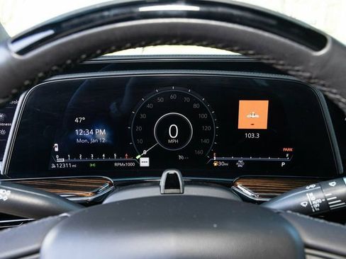 Used 2023 Cadillac Escalade ESV Premium Luxury image 36