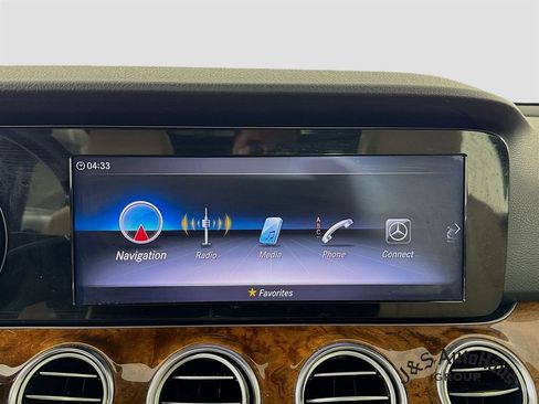 Used 2019 Mercedes-Benz E 300 E 300 image 17