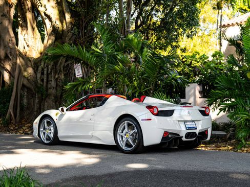 Used 2013 Ferrari 458 Spider image 11