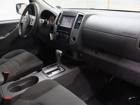 Used 2019 Nissan Frontier Desert Runner image 10