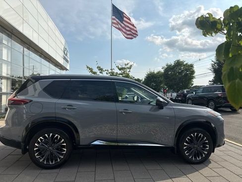 Used 2024 Nissan Rogue Platinum w/ Platinum Premium Package AWD/4WD image 2