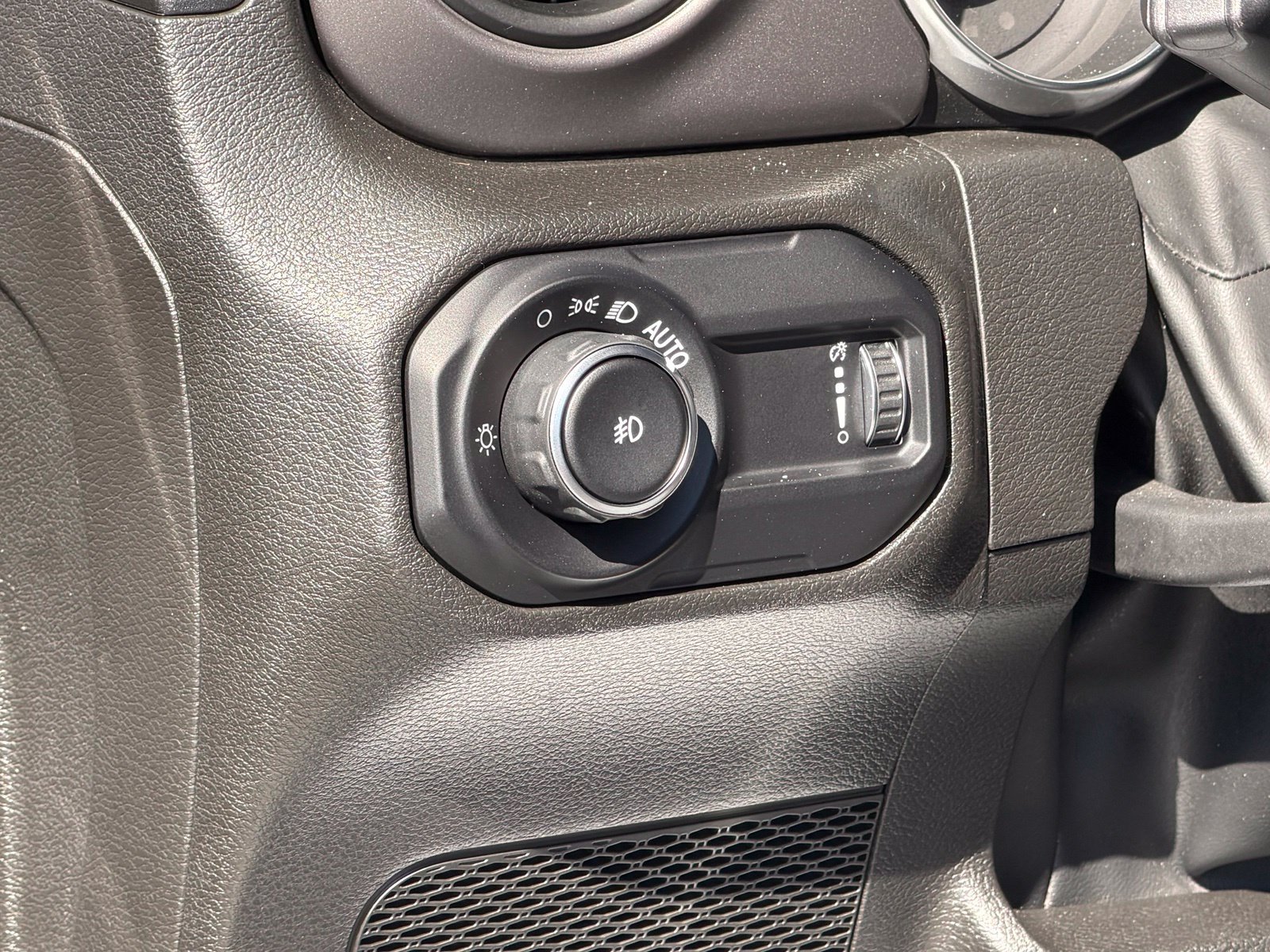 Used 2023 Jeep Wrangler Sport AWD/4WD image 16