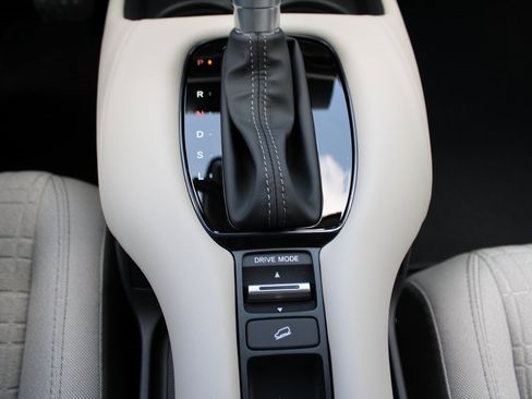 New 2026 Honda HR-V LX image 37