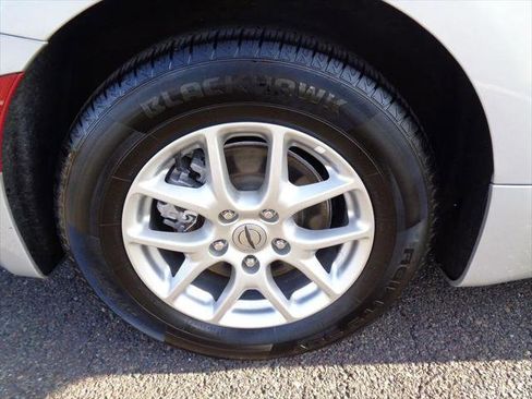 Certified 2024 Chrysler Pacifica Touring-L image 19