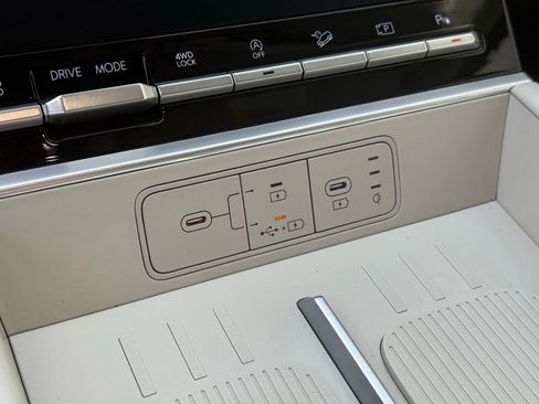 Used 2024 Hyundai Santa Fe SEL image 13