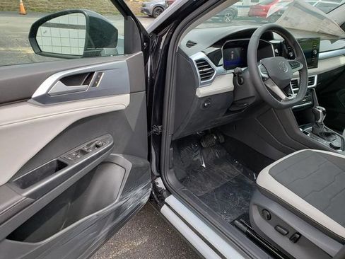 New 2026 Volkswagen Taos SE AWD/4WD image 6