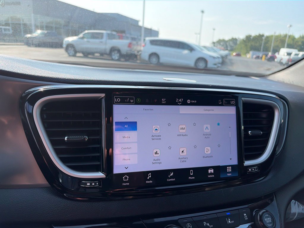 Certified 2025 Chrysler Pacifica Select FWD image 38