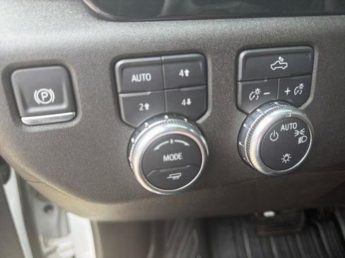 Used 2024 GMC Sierra 1500 SLE AWD/4WD image 6
