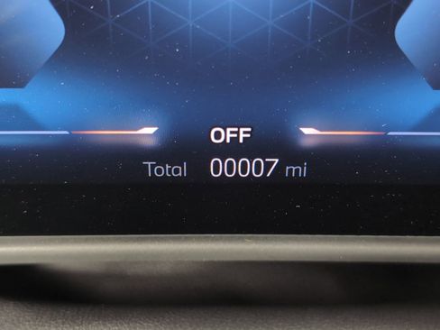 Used 2025 BMW 330i Sedan w/ M Sport Package image 17