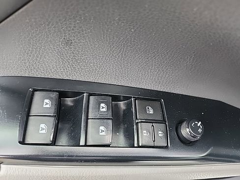 Used 2018 Toyota Camry L image 24