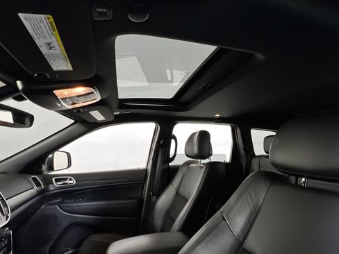 Used 2022 Jeep Grand Cherokee Laredo X image 20