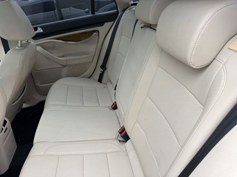 Used 2010 Volkswagen Jetta TDI image 18