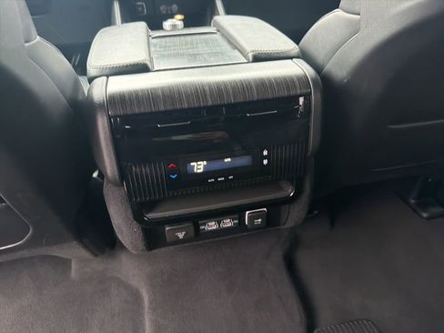 Used 2024 Jeep Wagoneer Series II w/ Flexible Seating Group image 21