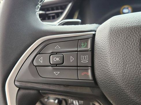 Used 2025 Jeep Grand Cherokee Laredo X RWD image 19