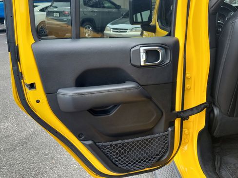 Used 2018 Jeep Wrangler Unlimited Sahara AWD/4WD image 13