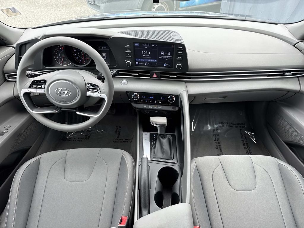 Used 2022 Hyundai Elantra SEL FWD image 18