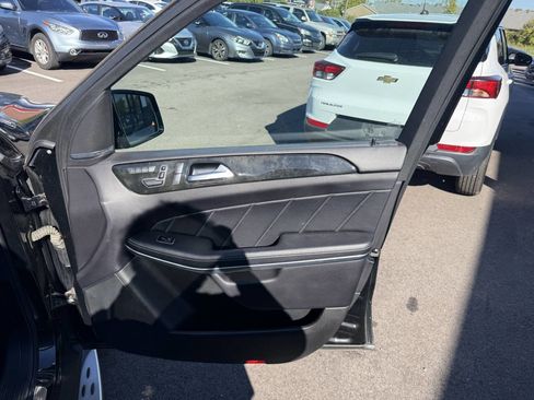 Used 2016 Mercedes-Benz GL 550 4MATIC image 13