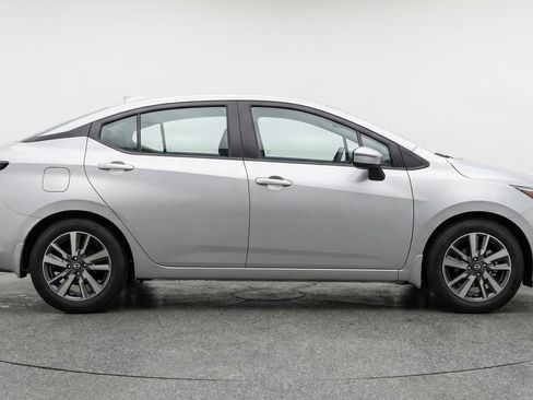 Used 2025 Nissan Versa SV FWD image 11