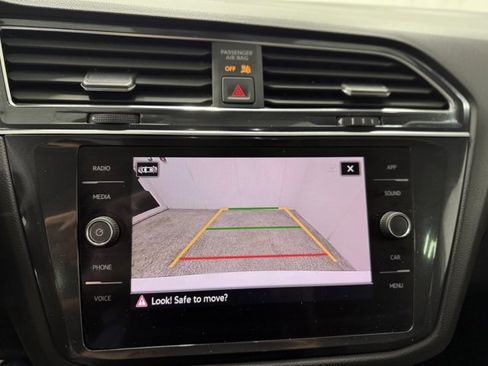 Used 2021 Volkswagen Tiguan SE R-Line AWD/4WD image 19